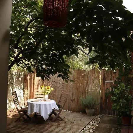 Pensionat La Summer House Avec Jardin Arles