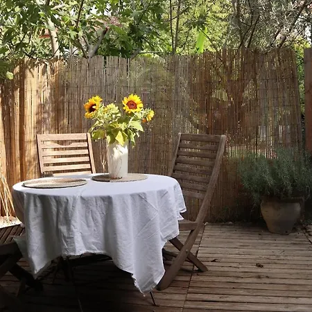 La Summer House Avec Jardin 2* Arles