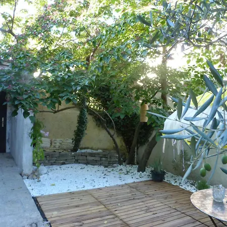 La Summer House Avec Jardin Pensionat Arles
