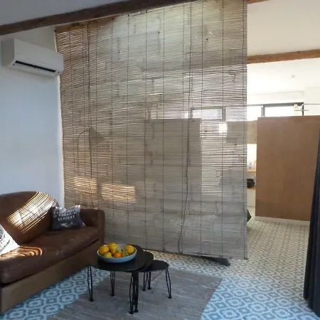 La Summer House Avec Jardin 2* Arles