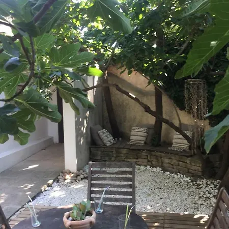 La Summer House Avec Jardin Pensionat Arles